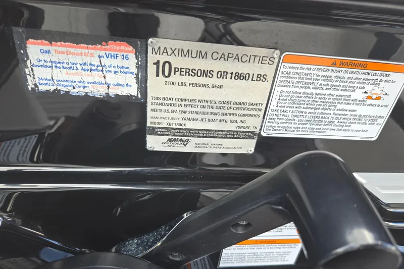 Slide: The Image of Yamaha Boats 2018 212X capacity and safety labels, maximum 10 persons or 1860 lbs. - 13