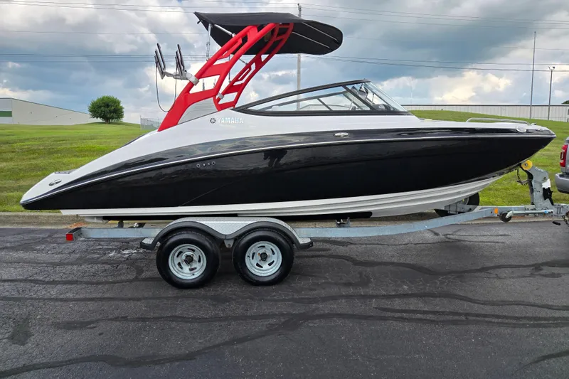 Slide: The Image of 2018 Yamaha Boats 212X on trailer, black and white design, red wakeboard tower. - 4