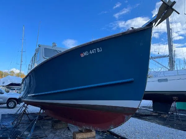 Slide: The Image of Jarvis Newman 32 Downeast 1984 - 11