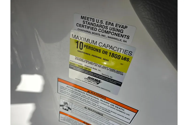 Slide: The Image of 2018 Chaparral Vortex 223 VR capacity label, maximum 10 persons or 1800 lbs. - 14