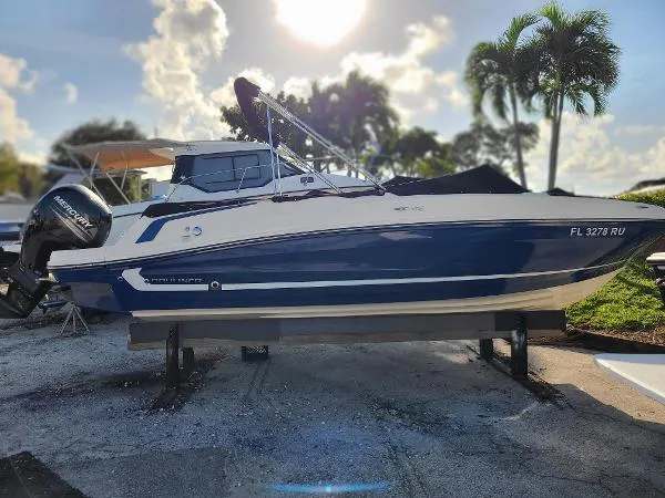 Slide: The Image of Bayliner VR6 Bowrider OB 2018 - 0