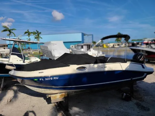 Slide: The Image of Bayliner VR6 Bowrider OB 2018 - 1