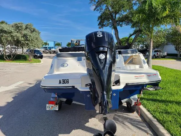 Slide: The Image of Bayliner VR6 Bowrider OB 2018 - 4