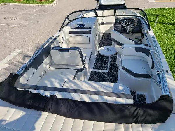 Slide: The Image of Bayliner VR6 Bowrider OB 2018 - 6