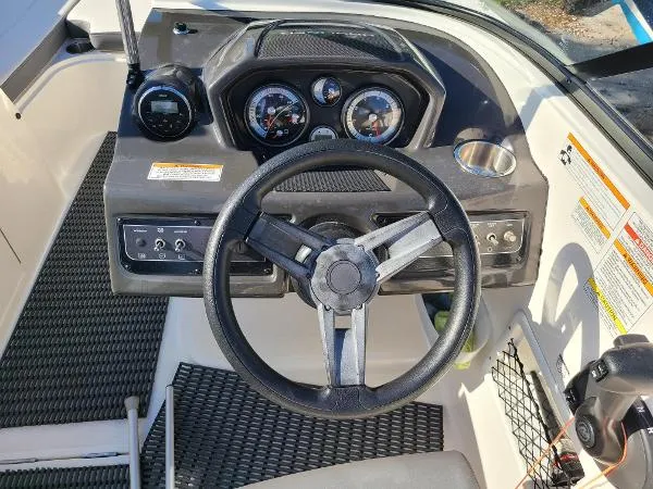 Slide: The Image of Bayliner VR6 Bowrider OB 2018 - 7