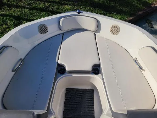 Slide: The Image of Bayliner VR6 Bowrider OB 2018 - 8