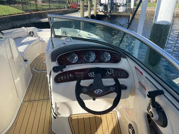 Slide: The Image of Sea Ray 240 SUN DECK 2008 - 3