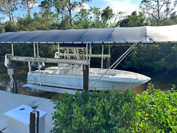 Slide: The Image of Robalo 246 Cayman 2020 - 1