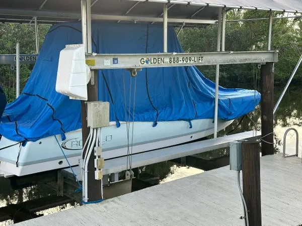 Slide: The Image of Robalo 246 Cayman 2020 - 11