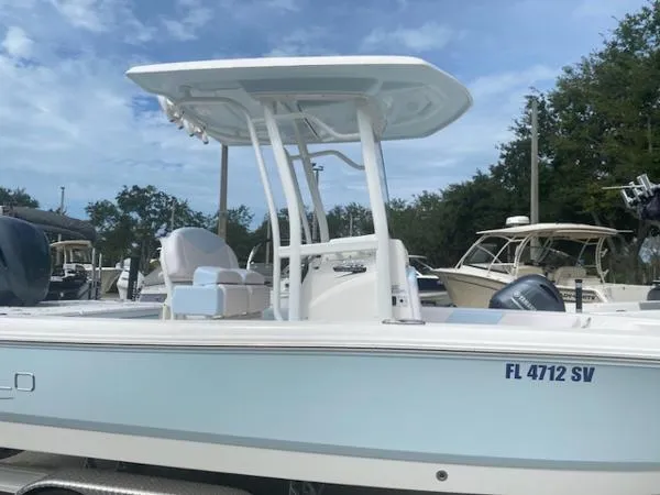 Slide: The Image of Robalo 246 Cayman 2020 - 4