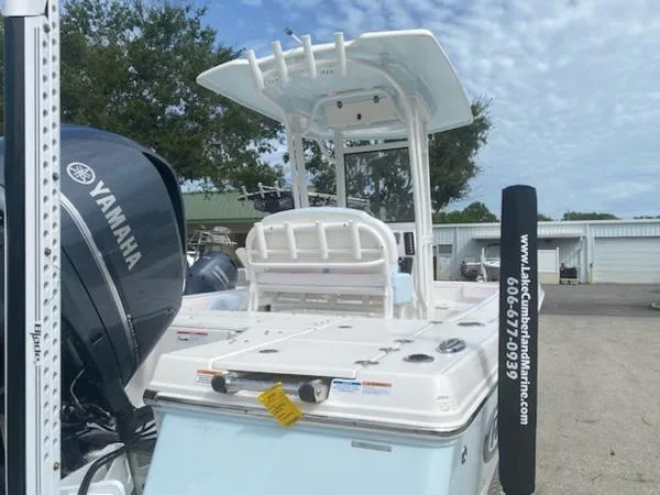 Slide: The Image of Robalo 246 Cayman 2020 - 7