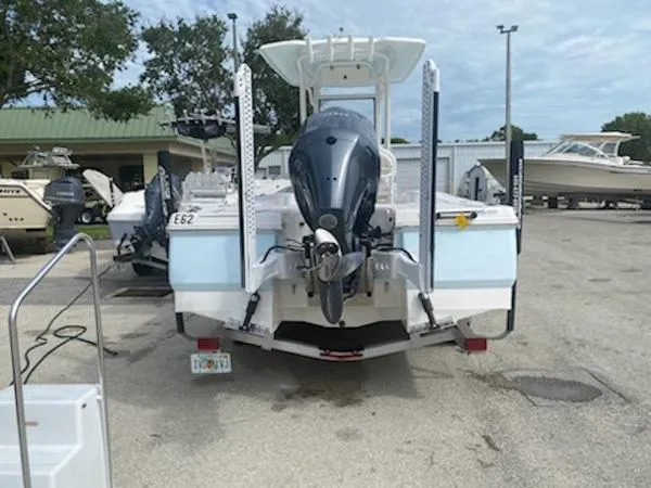 Slide: The Image of Robalo 246 Cayman 2020 - 8