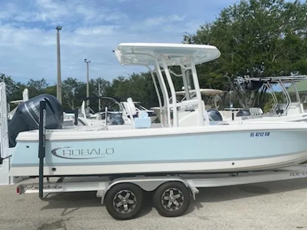 Slide: The Image of Robalo 246 Cayman 2020 - 9