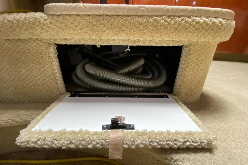 Slide: The Image of Storage compartment with coiled hose in 2004 Sea Ray 380 Sundancer boat. - 18