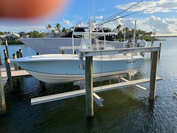 Slide: The Image of Regulator Marine 23 Center Console 2005 - 2