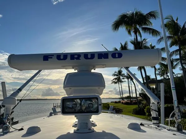 Slide: The Image of Regulator Marine 23 Center Console 2005 - 8