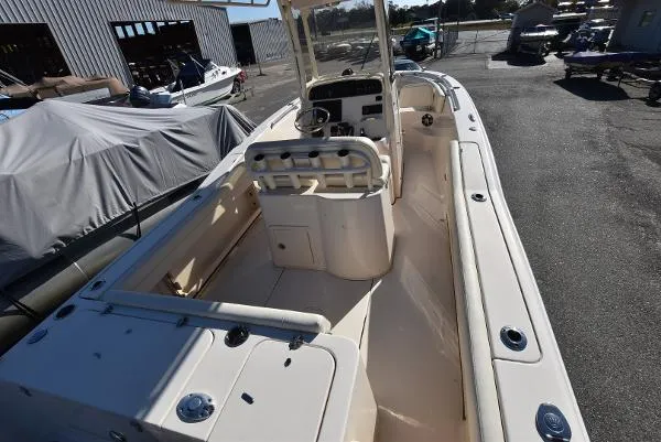 Slide: The Image of Grady-White Fisherman 236 2021 - 4