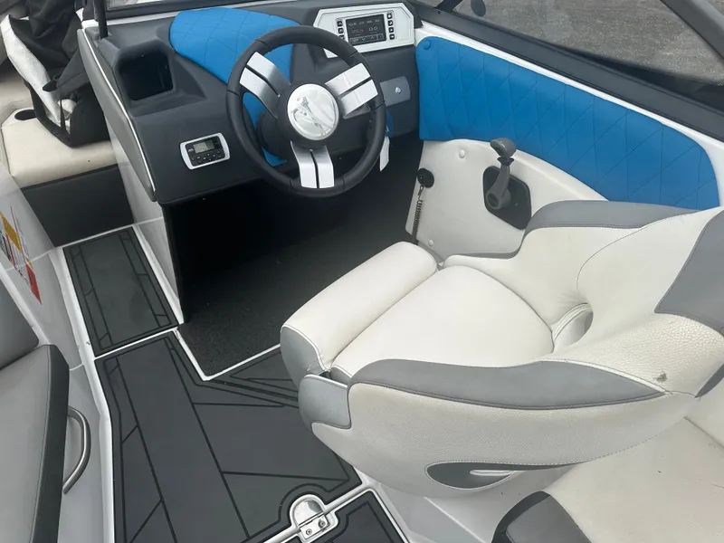 Slide: The Image of Interior of a 2016 Tigé R20 boat with blue steering wheel. - 14