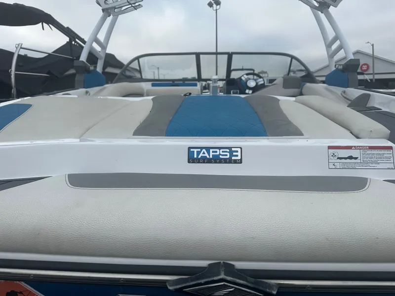Slide: The Image of 2016 Tigé R20 boat with TAPS 3 Surf System. - 6