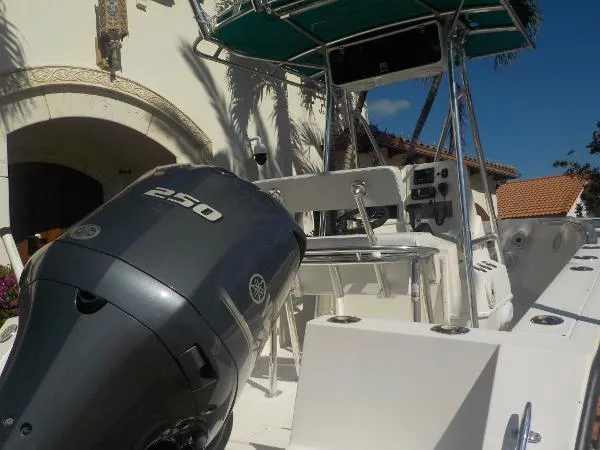Slide: The Image of Contender 21 Center Console 2005 - 11