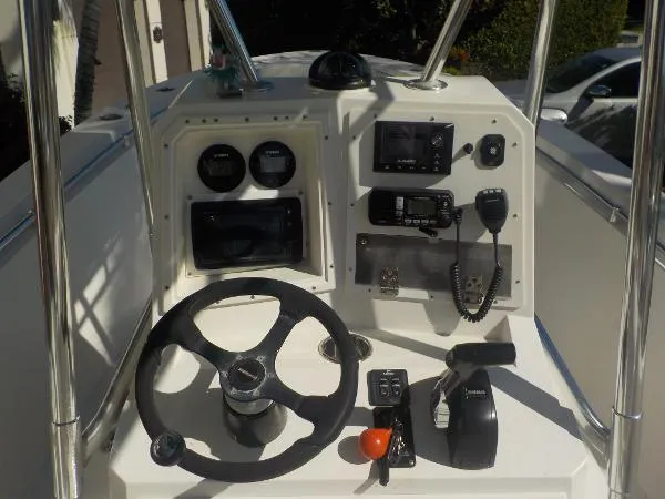 Slide: The Image of Contender 21 Center Console 2005 - 4