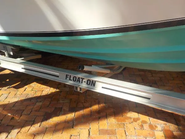 Slide: The Image of Contender 21 Center Console 2005 - 7