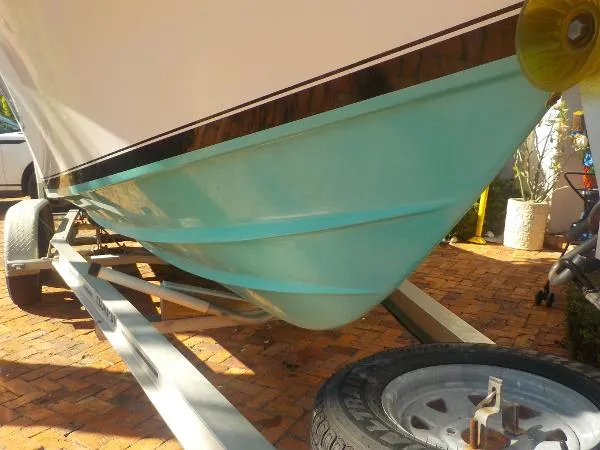 Slide: The Image of Contender 21 Center Console 2005 - 9