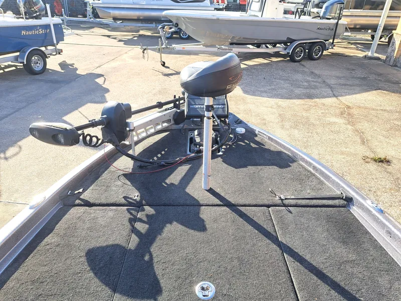 Slide: The Image of Skeeter FX21 2014 boat with control and seat on deck. - 10