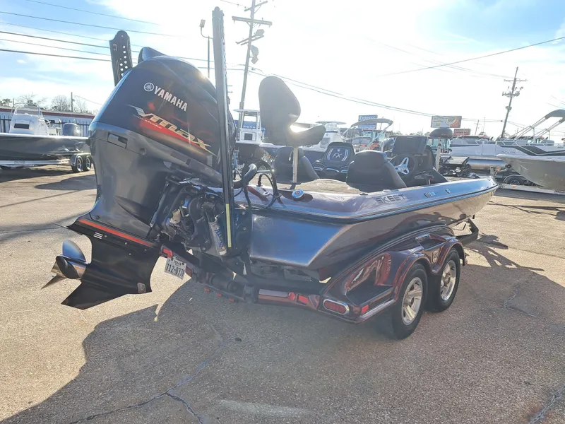 Slide: The Image of 2014 Skeeter FX21 boat with Yamaha engine on trailer. - 6