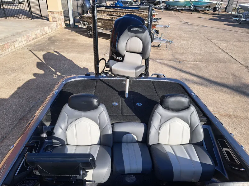 Slide: The Image of 2014 Skeeter FX21 boat with gray leather seats outdoors. - 9