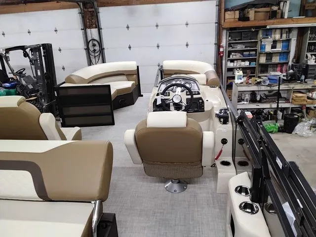 Slide: The Image of Lowe SS230DHCL 2026 - 6