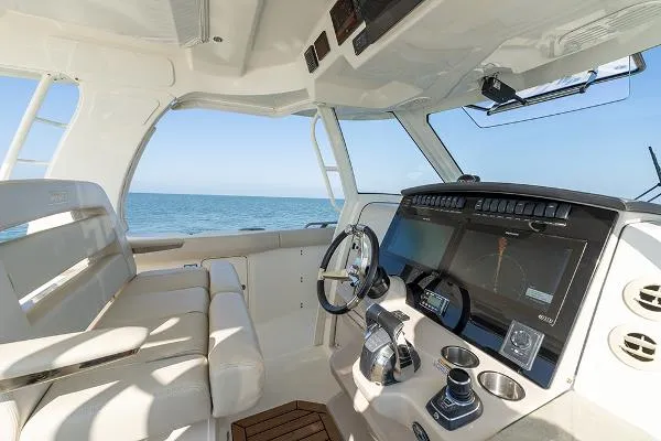 Slide: The Image of Boston Whaler 350 Realm 2019 - 8