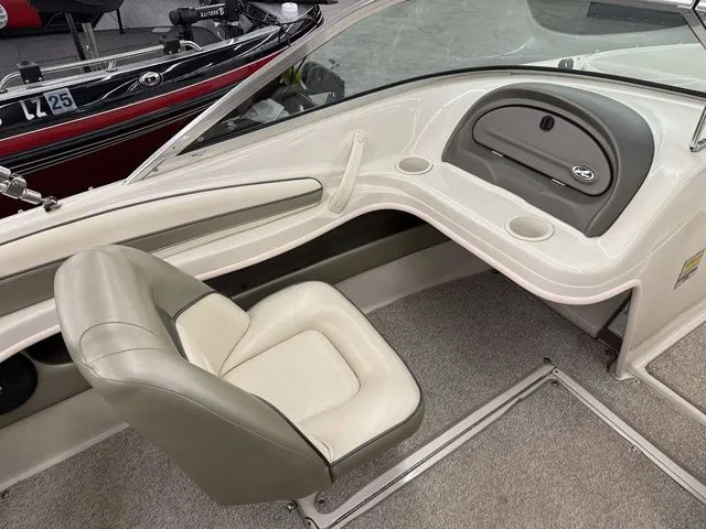 Slide: The Image of Sea Ray 185 Sport 2005 - 10