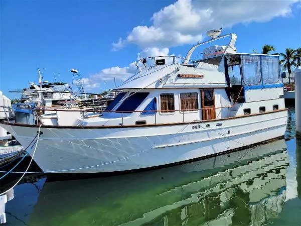 Slide: The Image of Marine Trader 38 Sundeck 1984 - 0