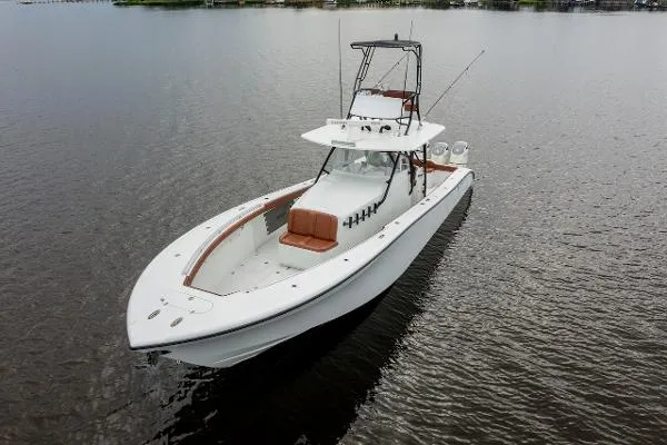 Slide: The Image of Yellowfin 42CC 2008 - 4