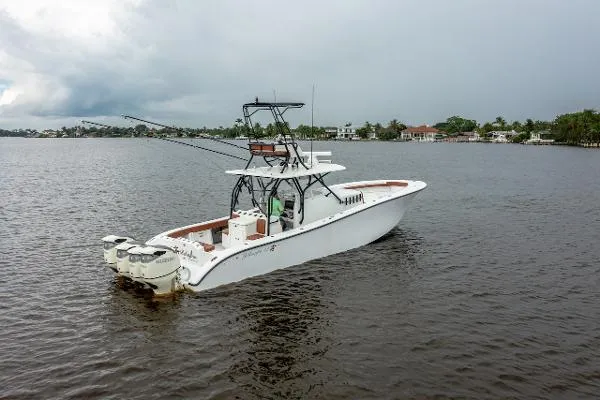 Slide: The Image of Yellowfin 42CC 2008 - 6