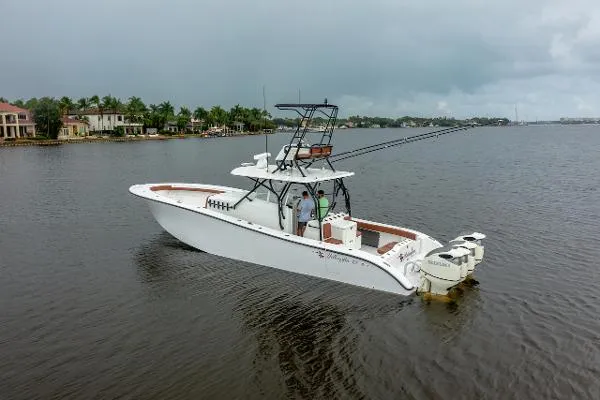 Slide: The Image of Yellowfin 42CC 2008 - 7
