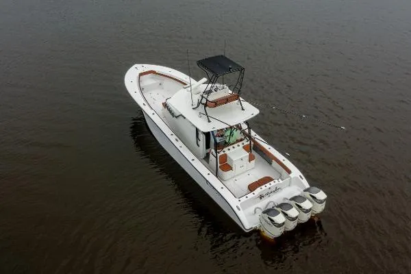 Slide: The Image of Yellowfin 42CC 2008 - 9