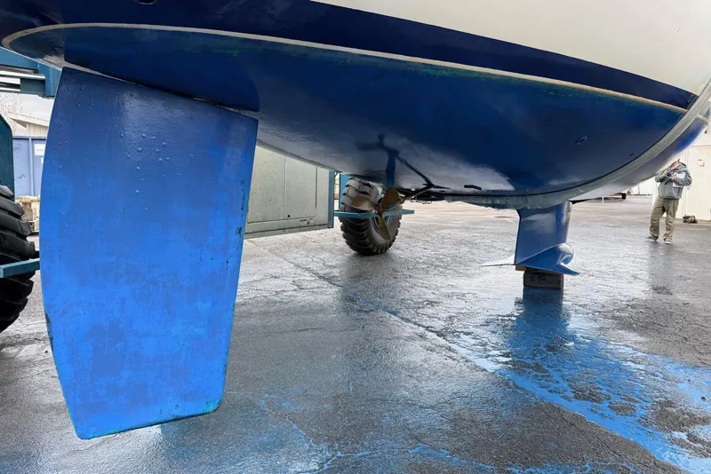 Slide: The Image of Underwater view of 1992 Hunter Legend 43 sailboat keel and rudder. - 54