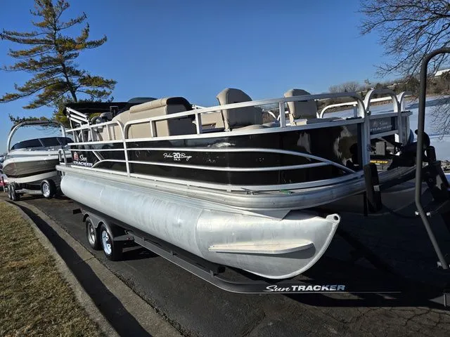 Slide: The Image of Sun Tracker Fishin' Barge 20 DLX 2018 - 12