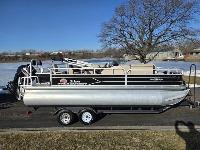 Slide: The Image of Sun Tracker Fishin' Barge 20 DLX 2018 - 14