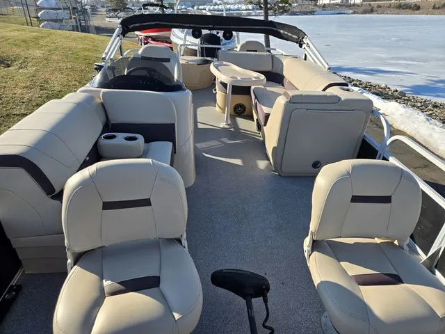 Slide: The Image of Sun Tracker Fishin' Barge 20 DLX 2018 - 16