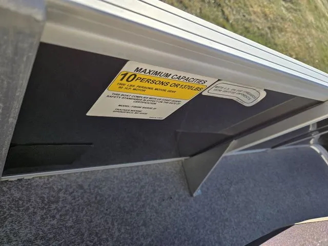 Slide: The Image of Sun Tracker Fishin' Barge 20 DLX 2018 - 21