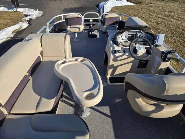 Slide: The Image of Sun Tracker Fishin' Barge 20 DLX 2018 - 26