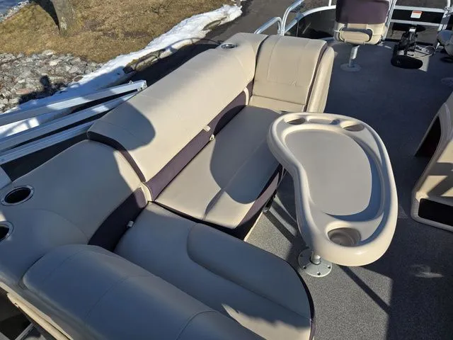 Slide: The Image of Sun Tracker Fishin' Barge 20 DLX 2018 - 27