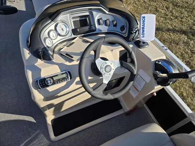 Slide: The Image of Sun Tracker Fishin' Barge 20 DLX 2018 - 28