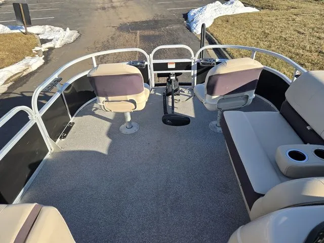 Slide: The Image of Sun Tracker Fishin' Barge 20 DLX 2018 - 29