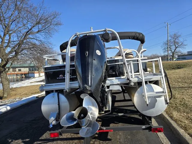 Slide: The Image of Sun Tracker Fishin' Barge 20 DLX 2018 - 3