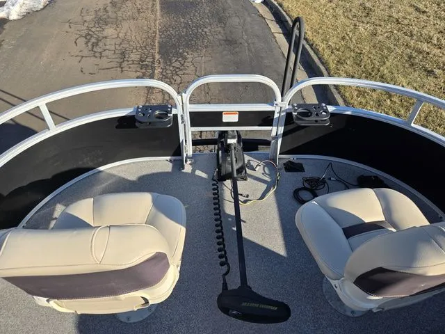 Slide: The Image of Sun Tracker Fishin' Barge 20 DLX 2018 - 30