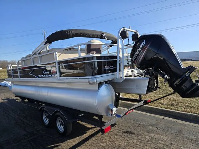 Slide: The Image of Sun Tracker Fishin' Barge 20 DLX 2018 - 4